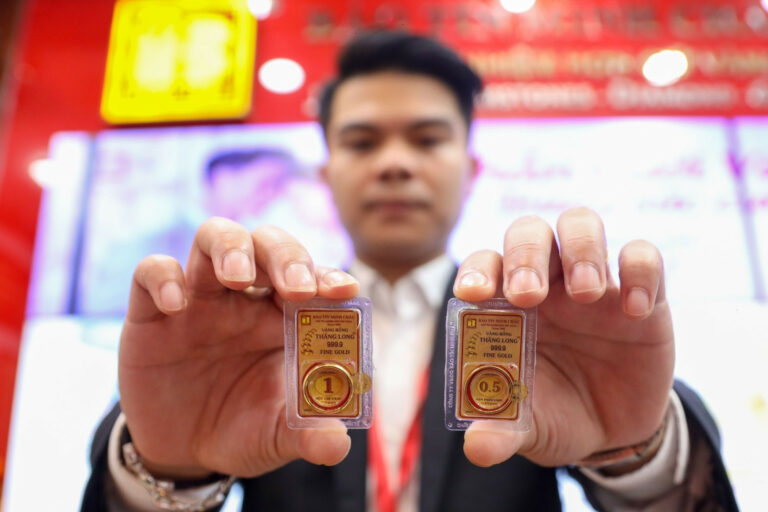 Giá vàng hôm nay 18/5/2025: Kết thúc tuần chao đảo, vàng SJC giảm liên tiếp