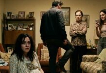 Estaba embarazada de ocho meses de gemelos cuando me tocó el premio mayor: 850.000 dólares. Pero en lugar de celebrarlo, mi suegra exigió quedarse con todo el dinero. Cuando me negué, mi marido perdió el control, y el siguiente instante cambió mi vida para siempre. Caí al suelo, rompí fuente, y mi cuñada solo se rió mientras grababa cada segundo. Lo que ocurrió después me perseguirá para siempre…