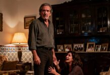 Llegué a casa el Día de Acción de Gracias y estaba vacía. Solo él, el padrastro de mi nuera, balanceándose en la mecedora. La nota decía: “Nos fuimos de crucero familiar. Cuídalo.” Él abrió un ojo y murmuró: “¿Empezamos?” Tragué saliva y asentí. Cuatro días después, mi nuera lloraba de rodillas… y yo ya no era el mismo.