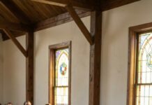 “He brought her here? At Lily’s funeral?!” I whispered, gripping my mother’s hand so tight it hurt. Jason’s mistress, laughing quietly, leaned on his shoulder like she owned the moment. My blood boiled, but before I could move, a man cleared his throat: “I am Daniel Hayes, Lily Reed’s attorney. Her will… is to be read now.” Everything I thought I knew about her death was about to shatter.