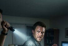 I’m back—you’re not going to die today. I kicked the door in and saw him towering over you, blade glinting like a cruel smile. Your voice cracked, “Anh… đừng lại gần!” “Move,” I growled, stepping between you and the monster. He laughed. “You really think you can save her?” I whispered, “I promised I’d come home.” Then the lights went out— and I heard your phone ring from his pocket.