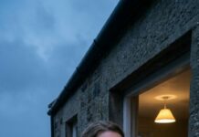 In 1985, my husband smirked and said, “Put up with me for forty years, and I’ll give you something impossible.” I laughed—and we buried the bet with the rest of life. He died in 2024, exactly forty years later. Today, a lawyer pressed a cold key into my palm. “Scotland,” he whispered. The letter read: “You won. Go alone. Trust no one—not even our children.” When I unlocked the door, something inside breathed my name…