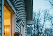 I froze in the newsroom break room, staring at the trash can like it could swallow my guilt too. “Daniel, you coming to lunch?” a coworker called. My phone buzzed—Unknown Number. I answered, and a stranger’s voice whispered, “Your mother collapsed… she kept saying your name.” My hands shook as I looked down at the wrinkled grocery bag I’d just tossed. What was I really throwing away—and why did it suddenly feel irreversible?