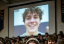 In the past, in the hallway, they often called me “whale,” as if my body was a joke for everyone. I learned to laugh first so it would hurt less. Then he appeared, smiling brightly like sunlight. “Hey,” he whispered, “you’re so beautiful… can I walk you home?” For the first time, I believed that someone truly loved me without caring about my appearance. Until I heard his friend’s voice behind the gym door: “Hey, is she falling for it?” My heart tightened. Did they know something else about him that I didn’t know?