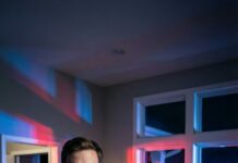 I never told my parents I’m a federal judge. To them, I’m still the “dropout loser,” while my sister is the golden child. Then she took my car, crashed it, and fled. Mom grabbed my shoulders, screaming, “You have no future! Say you were driving!” I kept my voice steady and asked softly, “Did you hit someone and run?” She snapped, “Yeah. Who’d believe me? I look like a criminal.” That was it. I raised my phone. “Open the court,” I said. “I have the proof.”