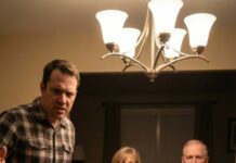 At dinner, my brother slapped me and shouted: ‘get out of my house!’. My parents just sat there, watching coldly. A week later, a package arrived at their door. 50 missed calls from my mother: ‘it was a mistake!’. My reply was three words: “Get out… Now.”