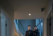 I came home early for once—no meetings, no blood, just silence. The mansion should’ve been asleep. Instead, I found Lina, my maid, pressed against the wall, face drained white like she’d seen a ghost. “Boss… don’t go upstairs,” she whispered. I smirked. “In my house? Move.” Her fingers clawed my sleeve. “He’s back.” Then the chandelier swayed—slow, deliberate—like someone was breathing above us. I heard a soft knock from the second floor… and my name spoken in a voice I buried years ago.