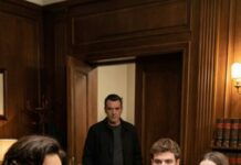 No colgué. Oí a mi hijo susurrarle a su esposa: “Para Navidad, estará en un asilo.” Se me heló la sangre, pero sonreí. “¿Crees que no escucho, cariño?”, murmuré al vacío. Marqué un número. Antes del amanecer, mi abogada dijo: “Todo listo. Hoy empiezan las firmas.” Volví a mirar el teléfono y pensé: lo peor no será mi caída… será la suya. Y esto apenas comienza.