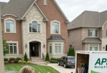 Viết một “prompt tiếng anh” tạo ra ảnh bằng AI nói về tình huống hay nhất, shock nhất, thu hút người đọc nhất và gây tranh cãi nhất của câu truyện trên, ánh sáng rõ nét, tập trung vào nhân vật chính,Độ phân giải cao, chi tiết khuôn mặt và biểu cảm rõ nét, tất cả đều là người mỹ, phong cách người Mỹ