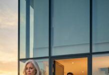 En el Día de la Madre, mi hijo me destrozó el corazón: “Vendí las joyas de la abuela… mi esposa necesitaba un auto nuevo”. Después me presionó: “Necesito R$8.000 para mi viaje, tienes hasta el viernes”. Yo estaba temblando, pero le dije: “No te daré nada más”. Entonces me gritó: “Sal de mi casa hoy mismo”. Me fui llorando… pero cuando descubrió lo que dejé atrás, todo cambió.