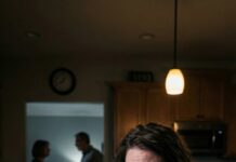 My mom’s text hit like a death sentence: “We’ve agreed you’re no longer part of this family. Don’t come to any gatherings.” Then I saw my sister had liked it. My hands shook, but I typed back, “Thanks for confirming. I’ll cancel all the auto payments.” What happened next made their cruelty turn into panic—and by 12:03 a.m., someone was already begging me not to do it. Hook 2