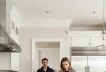 “I divorced my gentle wife to marry the woman I thought was perfect for me—the kind of daughter-in-law my mother deserved. But when I came home early from a business trip, I froze. My mother was on her knees, wiping spilled food off the floor, while my new wife stood over her and snapped, ‘Clean it properly, or don’t eat in this house.’ In that moment, I realized I had destroyed my own family… but the worst was still waiting for me upstairs.”