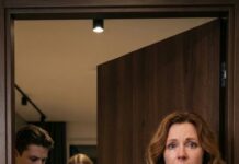 En el Día de Acción de Gracias, mi hijo abrió la puerta, miró el pastel que hice y dijo: “Lo siento, la comida es solo para la familia inmediata”. Me quedé paralizada en el umbral. Una semana después me llamó temblando: “¡Mamá, mi pago de hipoteca fue rechazado!”. Respiré hondo y respondí: “Lo siento… mi dinero solo alcanza para mis propios gastos”. Entonces colgó. ¿Y ahora… quién tocará mi puerta?