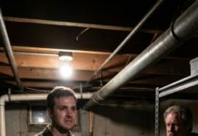 Ten years. That’s how long my mother has been “gone.” Yet every night our old house still breathes her in—soft footsteps, the faint scent of jasmine, a shadow that lingers by the kitchen door. I used to call it grief… until the day I came back early from a business trip. “Dad?” My voice cracked in the hallway. He froze. Then whispered, “You shouldn’t be here.” Behind him, the basement door was open—mud on the stairs, fresh… after a decade. And from down there, a woman’s voice murmured, “My baby… you finally came home.” I didn’t scream. I couldn’t. Because my father’s hands were shaking, and he said one sentence that shattered everything: “I didn’t bury her. I’ve been keeping her.” I took one step closer—and realized the house wasn’t haunted. It was hiding something.