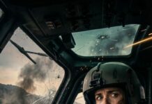 Vi el informe y la sangre se me congeló: 381 SEALs atrapados… y yo estaba volando directo al infierno. Apreté el mando cuando gritaron por la radio: “¡No bajes, te van a rodear!” Pero ya era demasiado tarde. Desde la cabina vi humo, caos y a hombres desapareciendo uno por uno. Entonces susurré: “Si caigo aquí… nadie sabrá lo que de verdad pasó.” Y eso apenas era el comienzo.