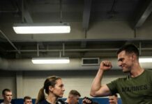 They laughed when I stepped onto the mat. One of them smirked and said, “Careful, ma’am… this isn’t an office meeting.” Then the elbow came out of nowhere. Darkness hit the floor before I did. I remember hearing someone say, “She’s out. Drag her off.” But while they were walking away, I was already opening my eyes. And when I stood up again and said, “Continue where we left off,” the entire gym suddenly realized they had just picked a fight they didn’t understand.