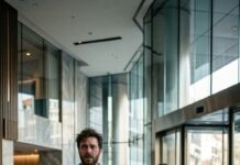 “I failed the interview, smiled, revealing a photo of my daughter in my wallet, and walked out before anyone could see how devastated I was. Then the glass door burst open behind me. “Wait!” a voice yelled. I turned around – and it was the billionaire CEO’s daughter running after me. “You can’t leave.” My blood froze. Because anything she knew…could change my life.”