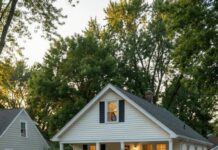 I knew something was wrong the second I opened my front door. My groceries slipped from my hands as I heard my sister’s voice inside my house. “The kids can take the blue bedroom,” she said casually while my mother moved my furniture like it was already theirs. I stared at them and said slowly, “You have two minutes to leave… or I call the police.” What I discovered next made me realize they had been planning to take my house for weeks.