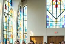 I was standing at the altar, my hands trembling in lace, when my future husband leaned in and whispered, “Your family is bankrupt. I don’t need you anymore.” He expected me to shatter. Instead, I reached for the microphone. My heart pounded as the church fell silent. “I need everyone to hear this,” I said. What I revealed next changed everything—and no one was ready for it.