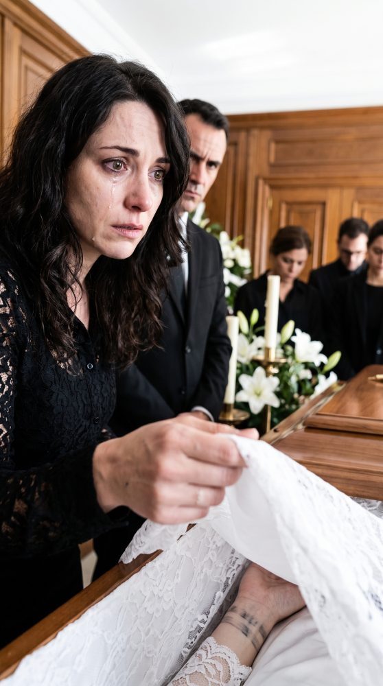 Woman_finds_restraint_marks_coffin_202607071803